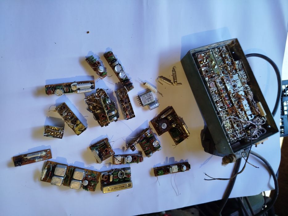 Продам радіо деталі, рація.