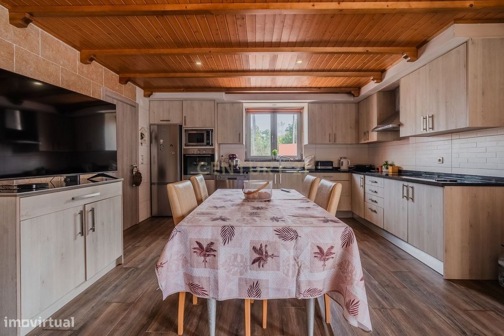 Moradia T3 com armazém e anexos – Oportunidade única!