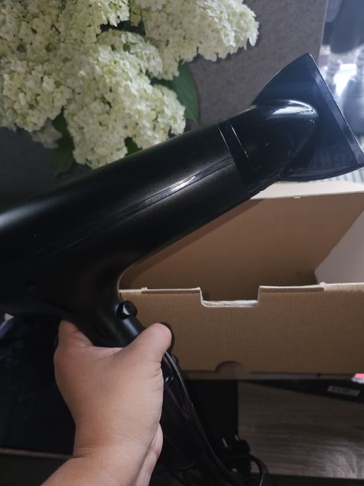 Продам фен Philips