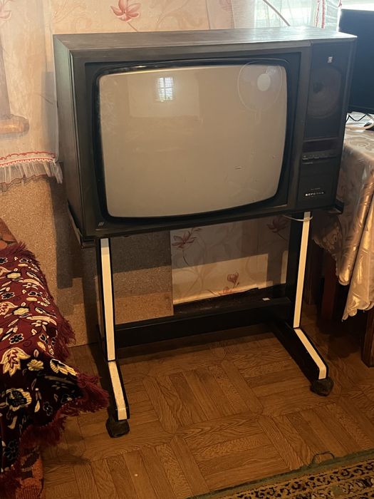 Підставка під телевізор