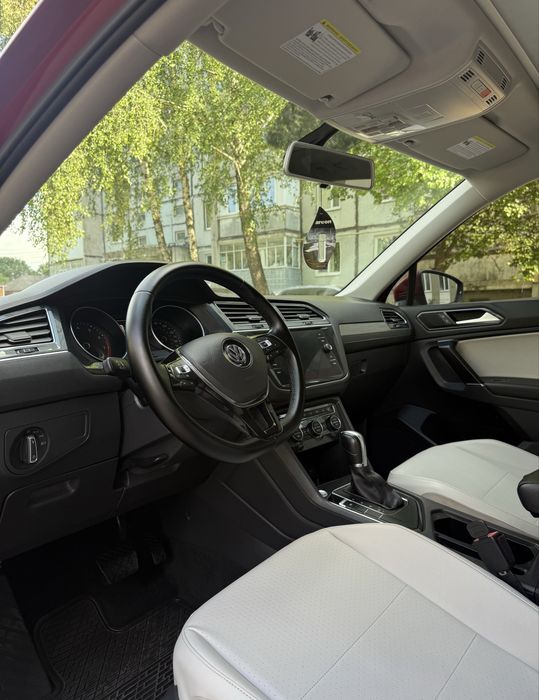 Volkswagen Tiguan Allspace R-Line 2.0 бензин 2018 року