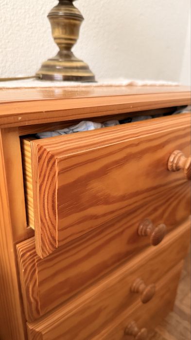 Mesas de cabeceira e comoda de quarto