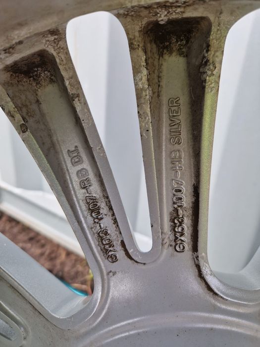 Felgi Aluminiowe koła z oponami Pirelli 245/40/R19 Jaguar Xf X260