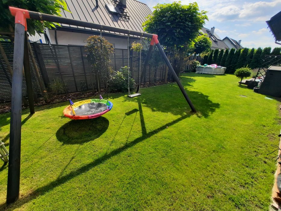 Huśtwaka jak nowa. Kompletna z nowym bocianim gniazdem