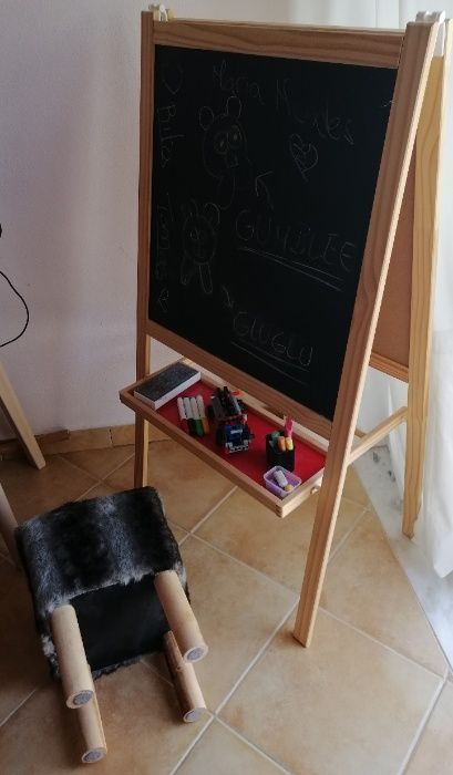 Mobiliário de quarto de criança - Cavalete / Quadro ; Banco ; Armário