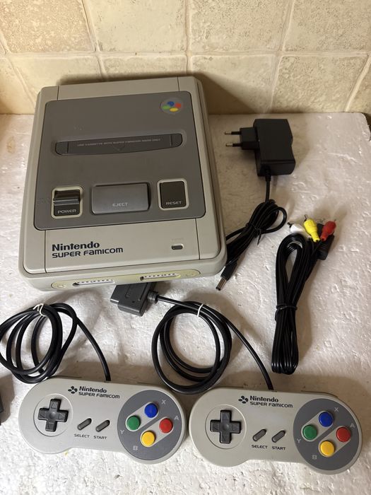 Konsola Nintendo Super Famicom, dwa pady, gra - japoński SNES