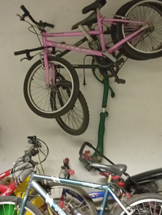 Para desocupar bicicleta e máquina de cortar relva