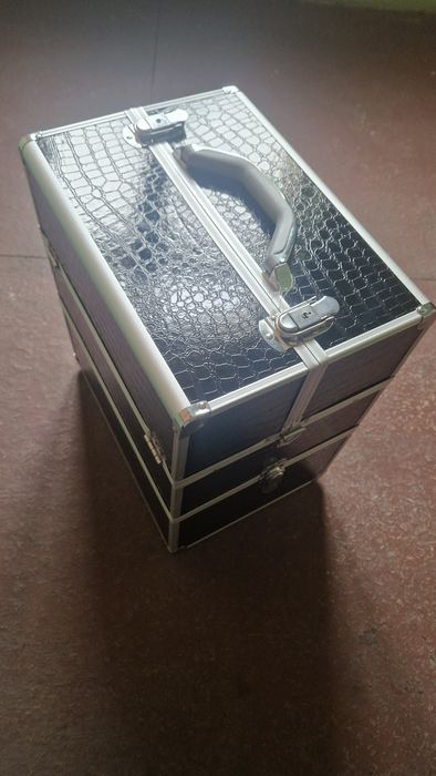 Kuferek na kosmetyki