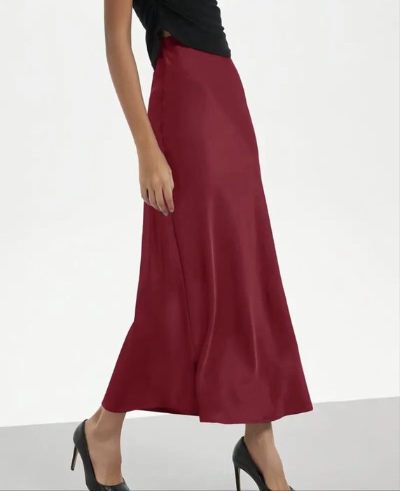 Спідниця міді з атласу