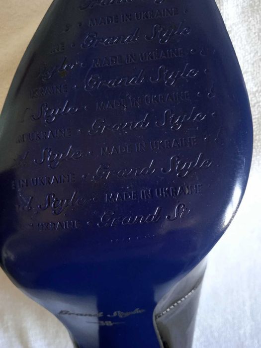 Черные туфли новые 38 размер Grand Style натуральная кожа лак каблук