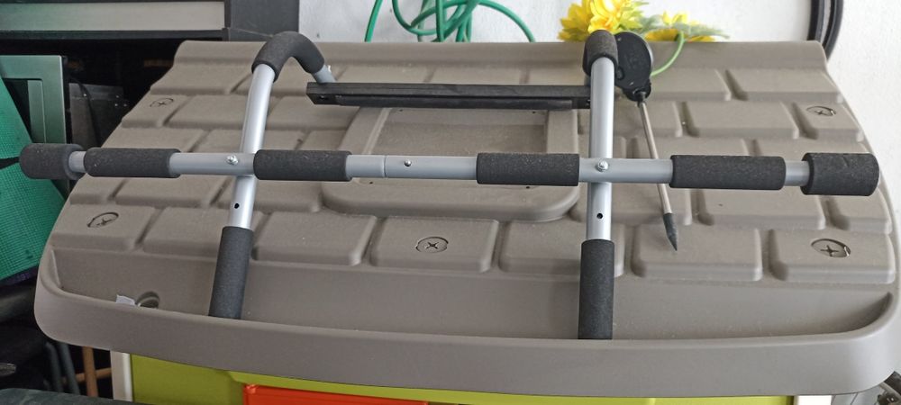 Doorway Pull-Up Bar64551749068547122