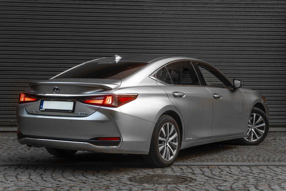 Lexus ES300h Hybrid – wynajem limuzyny premium | Lubin