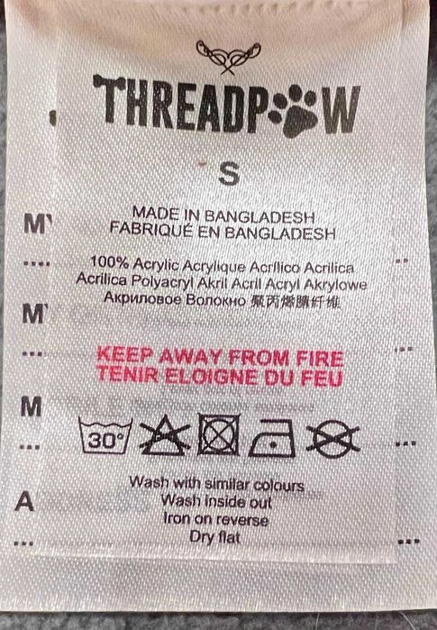 Czerwony sweter w kratę dla psa . Zainteresowanych proszę o kontakt