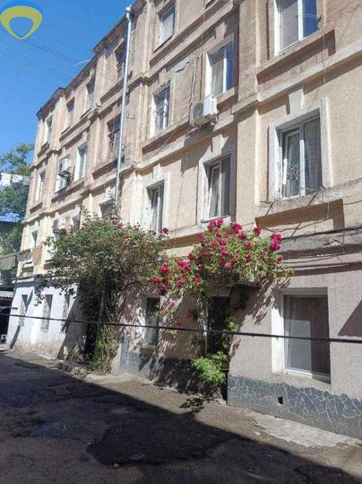Комната в коммуне в центре с одной соседкой
