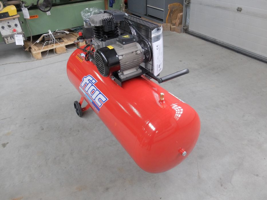 Kompresor tłokowy Fiac 200 L