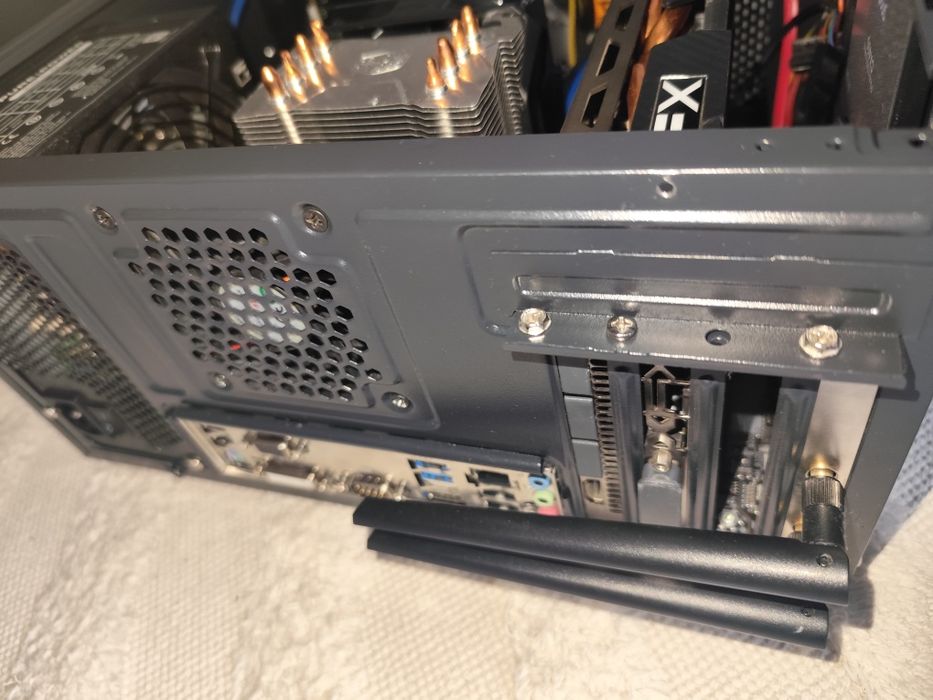 Komputer i7 9700 Radeon rx580 8 GB RAM 16 GB DDR4 Dysk 512GB SSD