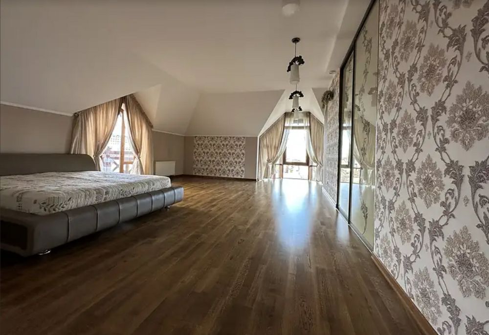 Продаж 2 поверхового будинку 419 кв. м, 6 кімнат, Петриків