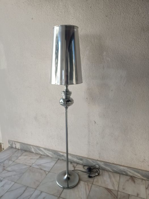 Candeeiro de Pé Alto Metalizado