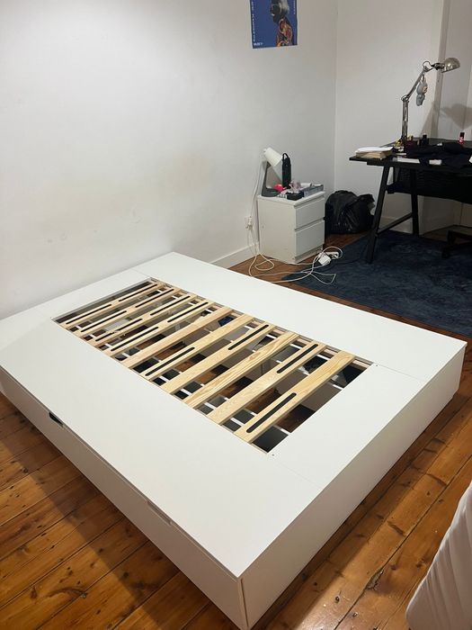 Cama de casal com seis gavetões