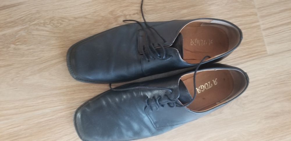 Vendo fato de universitário masculino completo.   Lusofona