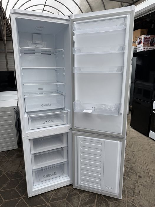 Холодильник сухоі заморозки Blomberg KNM4760N