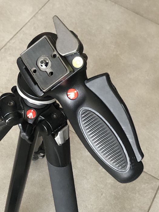 Manfrotto 055XB + головка 327RC2 + шипы, Gitzo GT2540LLVL