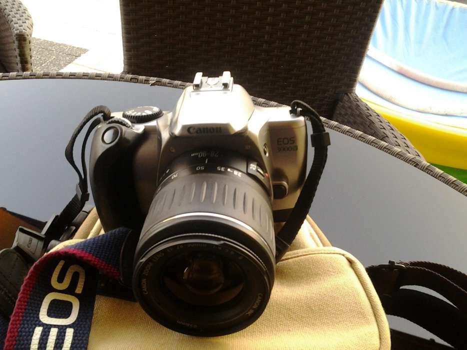 Canon EOS 3000v