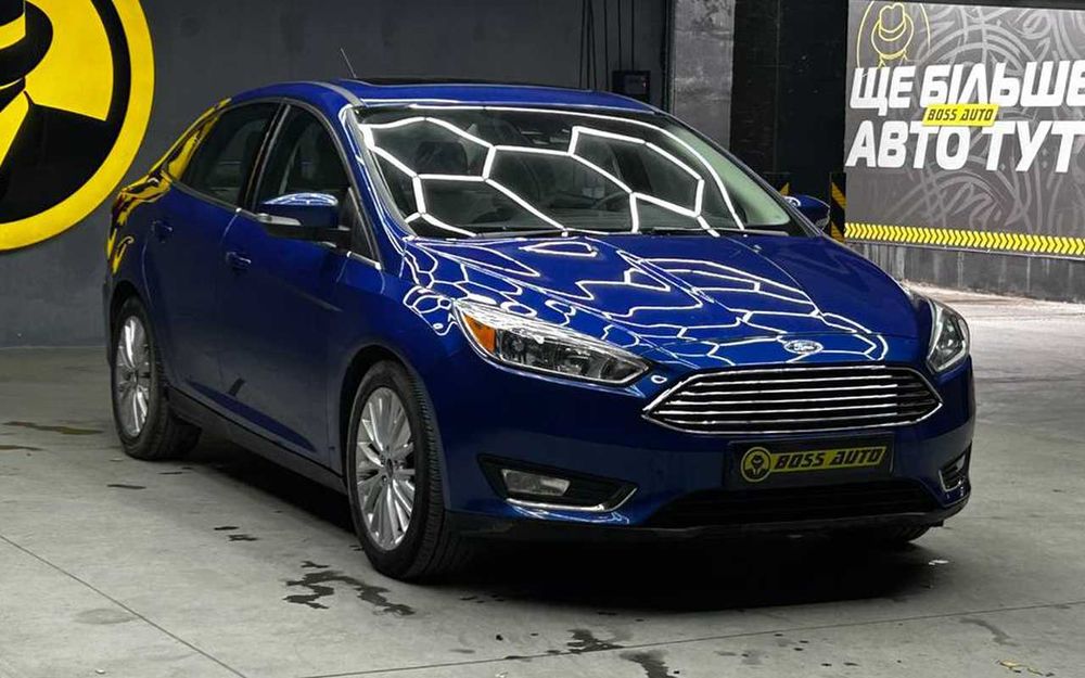 ID: 50478

Продається Ford Focus 2018 року, пригнаний із США у 2025 році. Перший власник в Україні. Автомобіль у відмінному стані — ДТП не було, обслуговувався вчасно, останнє ТО проведено 5000 км тому на пробігу 24000 км. Ходова частина та двигун у ідеальному технічному стані, без жодних зауважень. Стоїть рідна літня гума, у комплекті 1 ключ. Салон комфортний та доглянутий, автомобіль на 5 місць, має чудову комплектацію: підігрів передніх сидінь, дзеркал, лобового скла та керма, мультикермо, круїз-контроль, CarPlay, великий сенсорний монітор мультимедіа, задні парктроніки та камера заднього виду. Є електрорегулювання передніх сидінь і підтримка попереку водійського сидіння, клімат-контроль, люк. Освітлення — дальнє та ближнє світло у відмінній роботі. Також доступні сучасні системи безпеки: утримання в полосі, безключовий доступ. Ford Focus — надійний, економічний та динамічний автомобіль, який не потребує жодних вкладень. Сів і поїхав!