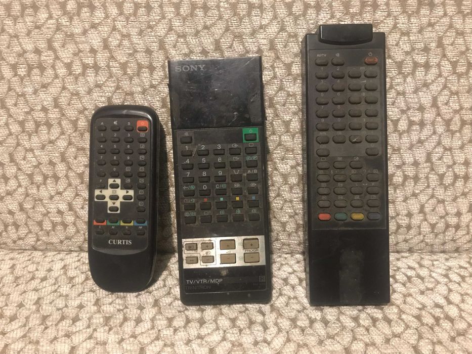 Stare piloty do telewizorów - 3 szt.