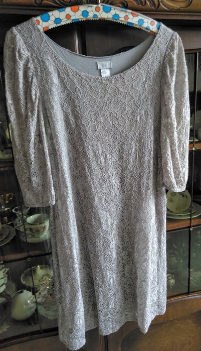 Sukienka z grubej gipiury 42