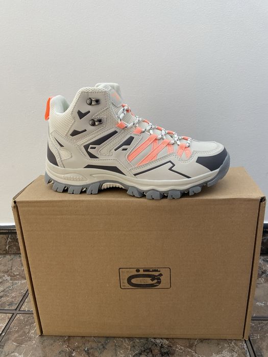 Nowe  buty  trekkingowe  damskie/mlodziezowe  rozmiar  41 .