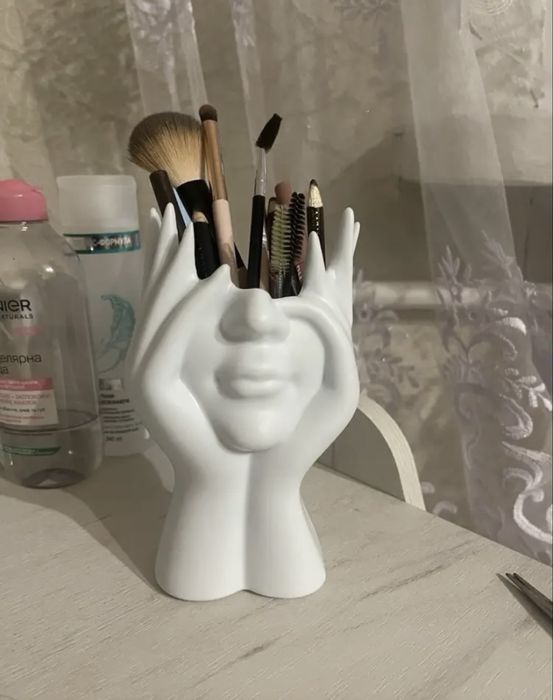 Унікальний тримач для пензлів та аксесуарів / тримач