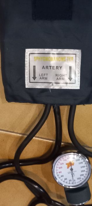 Tensiômetro de Braço Manual com Fonendo Estetoscópio de Alumínio