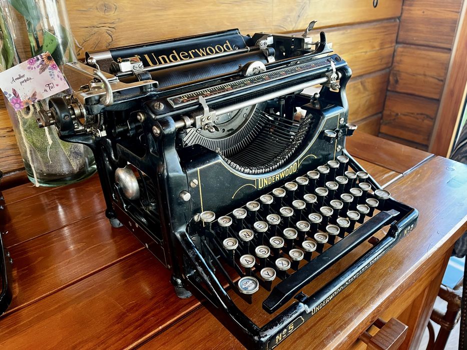 Antiga maquina de escrever Underwood 5 de 1908