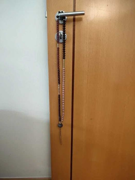 Colar muito bonito com pormenores muito interessantes