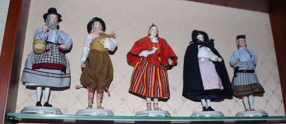 Nº 1 - Colecção de Trajes Regionais de Portugal - Vista Alegre