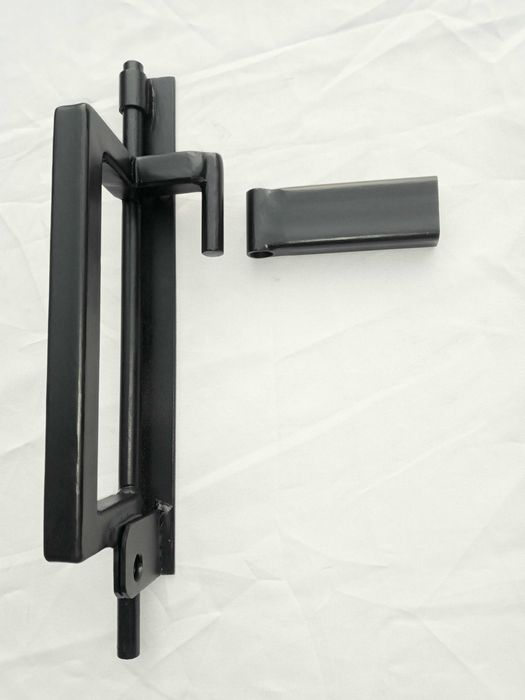 Ручка задвижка на откатные ворота.