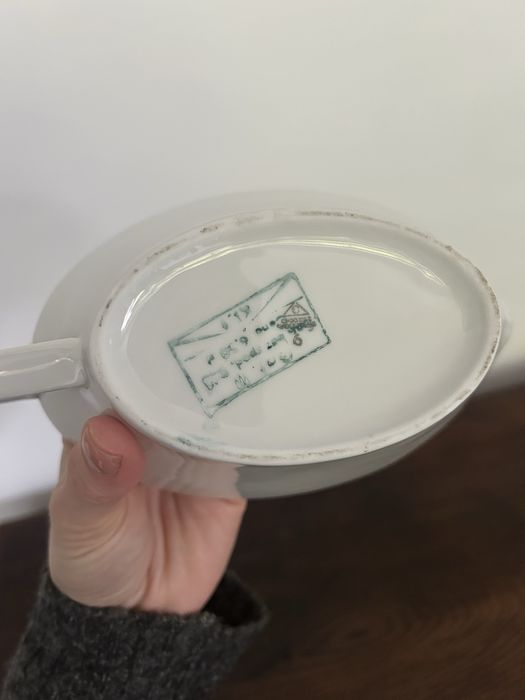 porcelanowa biała sosjerka naczynie Chodzież prl