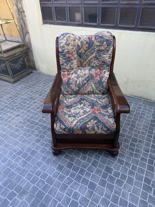 Cadeirão Estofado com Puff de Apoio para os Pés – 2 Unidades