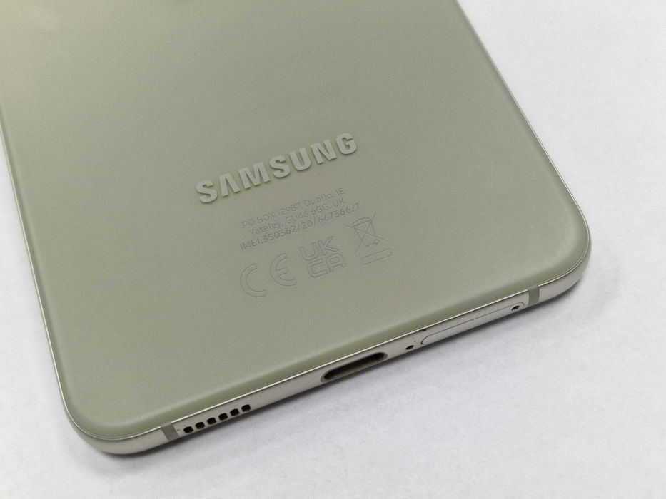 Samsung Galaxy S21 FE 5G/ 6GB/ 128GB/ Olive/ Grade A-/ + ładowarka