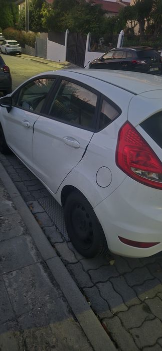 Ford Fiesta 1.4 TDCi 5 lugares 5 portas -Branco — photo 4