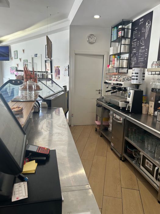 Gelataria e açaí fabrico próprio
