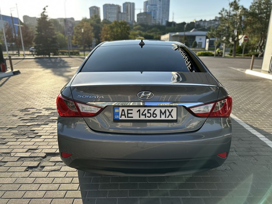 Hyundai Sonata 2014 року.