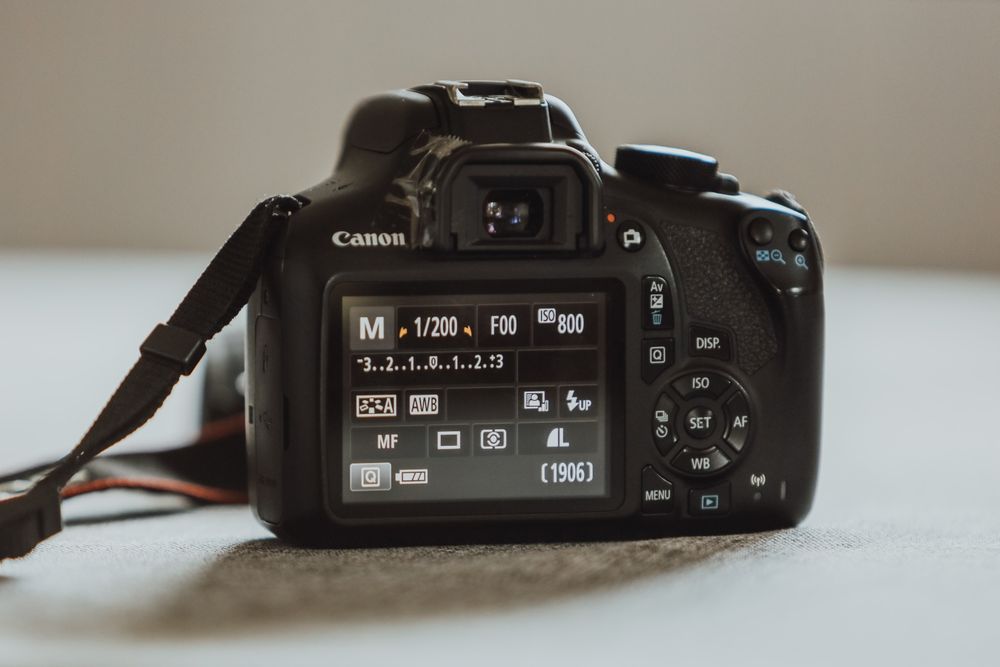 Canon eos 1300d stan idealny
