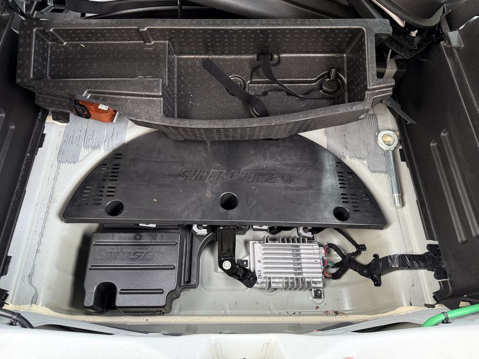 Сабвуфер Chevrolet Bolt EUV 2022 Premier