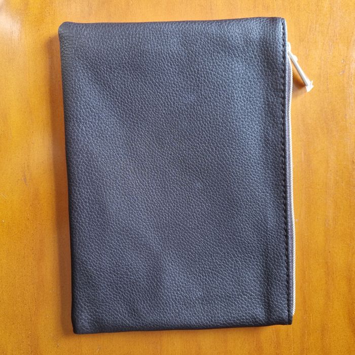 Carteira marca Guerlain Paris