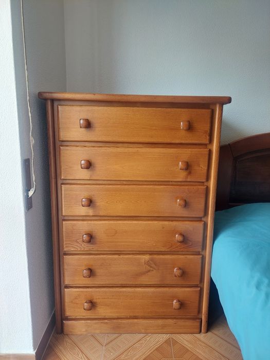 Cómoda madeira maciça