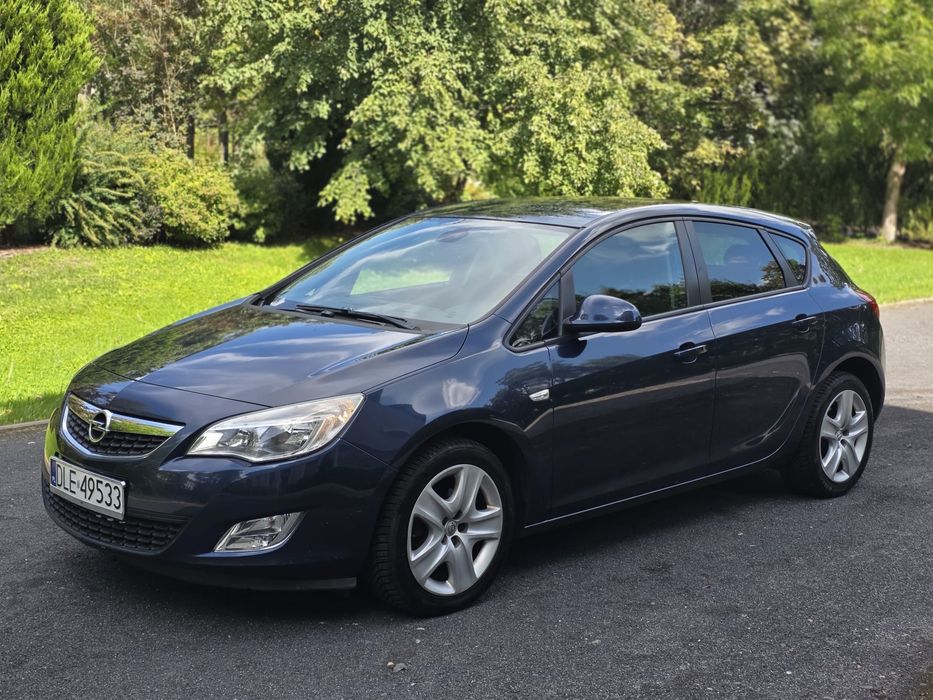 Opel Astra 2011r 1.4 benzyna 100 KM
