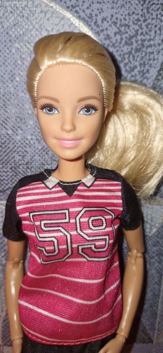 Лялька Барбі йога шарнірна футболістка