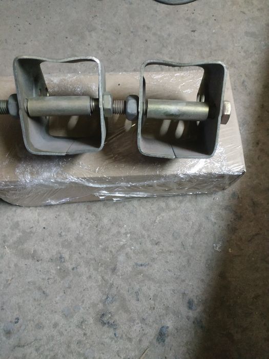 Підставки під задні амортизатори